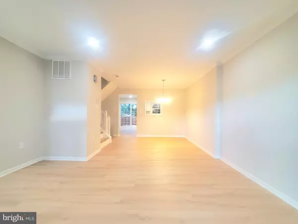 Centreville, VA 20121,14142 BETSY ROSS LN