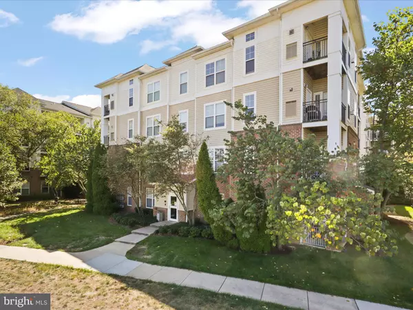 3820 LIGHTFOOT ST #214, Chantilly, VA 20151
