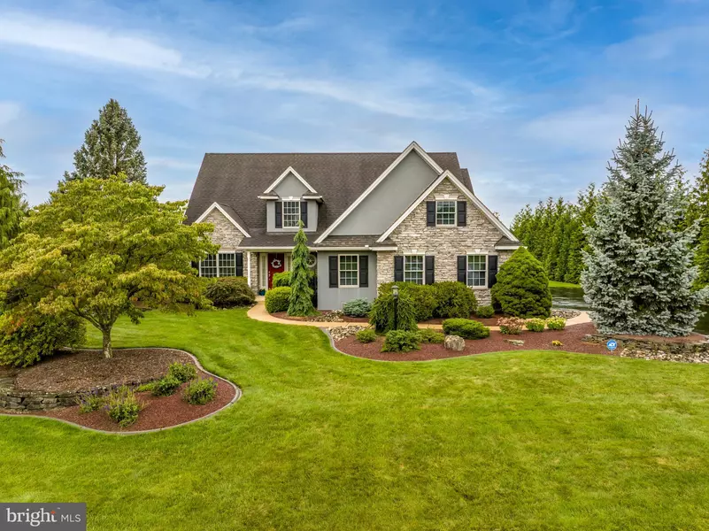 5318 CHARIOT DR, Schnecksville, PA 18078