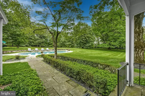 Bethlehem, PA 18015,1803 APPLE TREE LN E