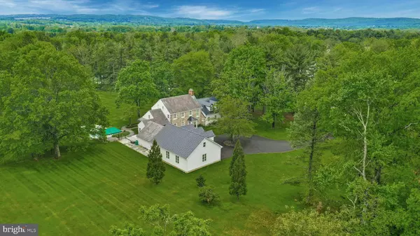 Bethlehem, PA 18015,1803 APPLE TREE LN E