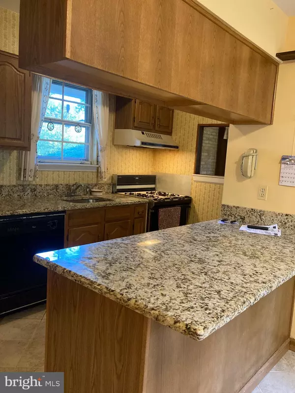 Pemberton, NJ 08068,421 LAKEVIEW TER