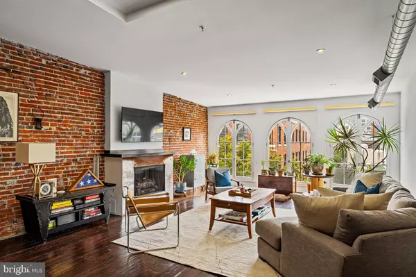 Philadelphia, PA 19106,225 RACE ST #400