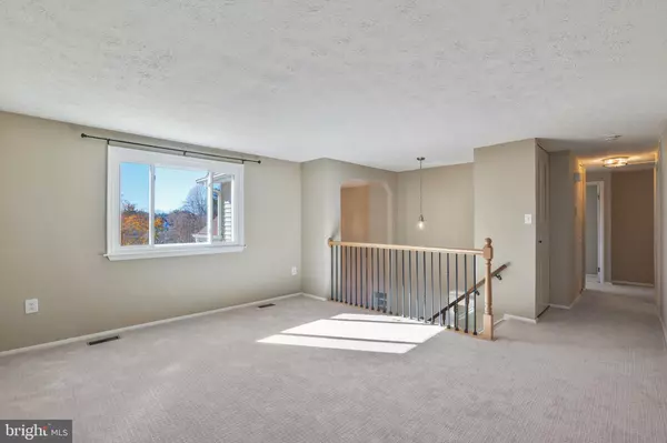 Great Falls, VA 22066,10622 CAVALCADE ST