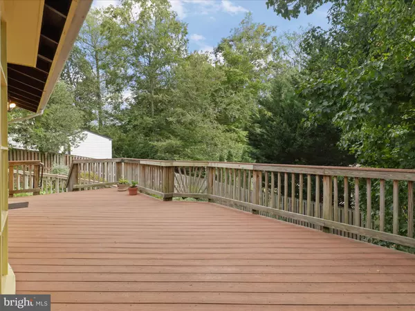 Annandale, VA 22003,4106 BREEZEWOOD LN