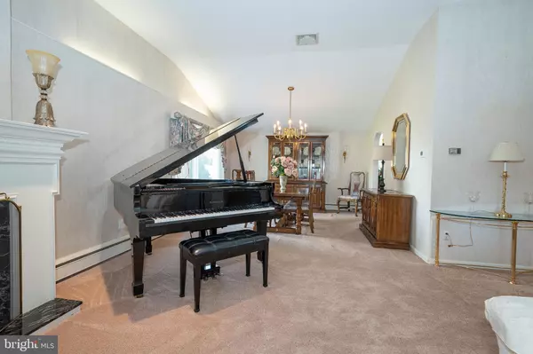 Warminster, PA 18974,721 BUTTERCUP DR