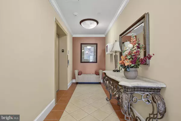 Warrenton, VA 20187,6704 HOLLY FARM LN #204