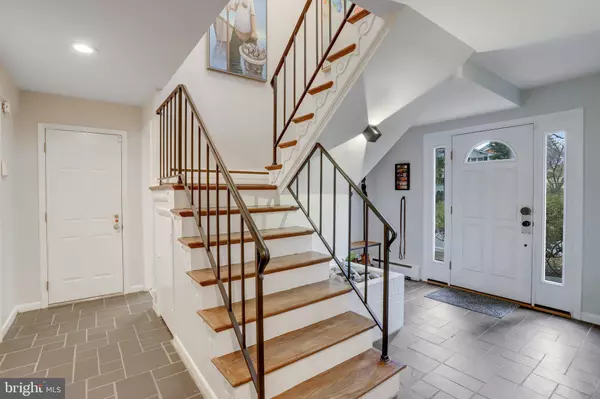 Arlington, VA 22207,3710 LORCOM LN