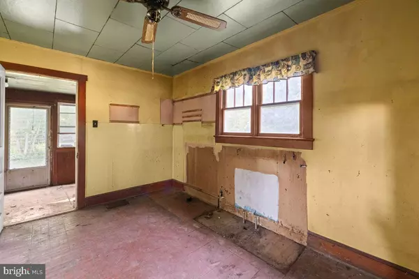 Middletown, VA 22645,7189 MIDDLE RD