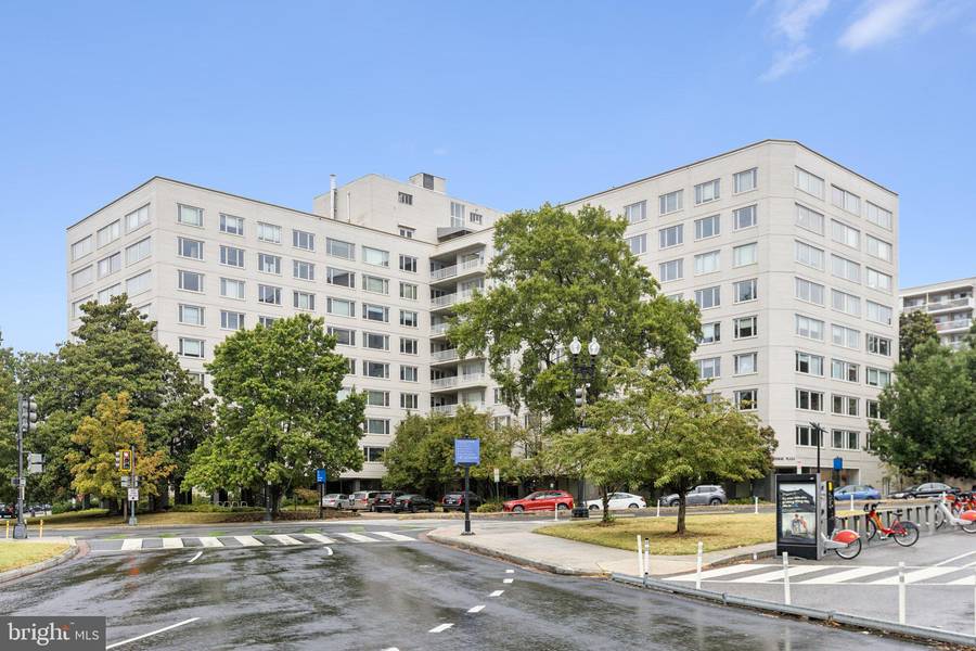 2475 VIRGINIA AVE NW #828, Washington, DC 20037