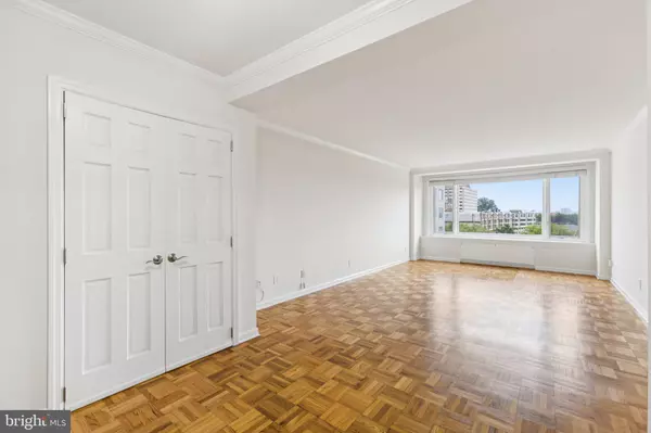 Washington, DC 20037,2475 VIRGINIA AVE NW #828