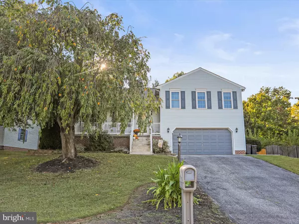 9 IVY CIR, Hanover, PA 17331