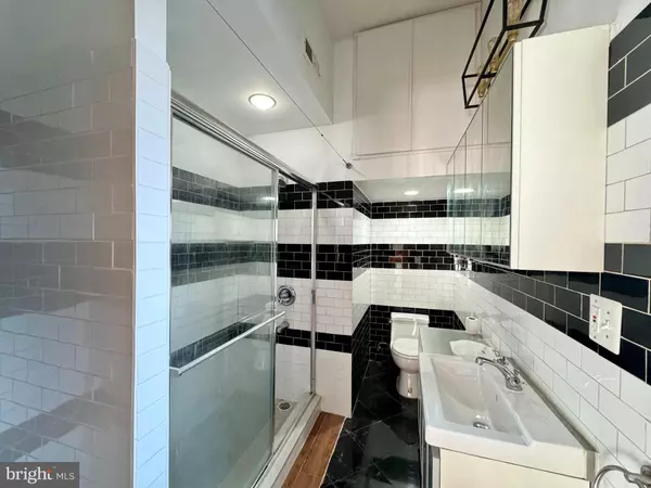 Philadelphia, PA 19107,1301-3 VINE ST #3