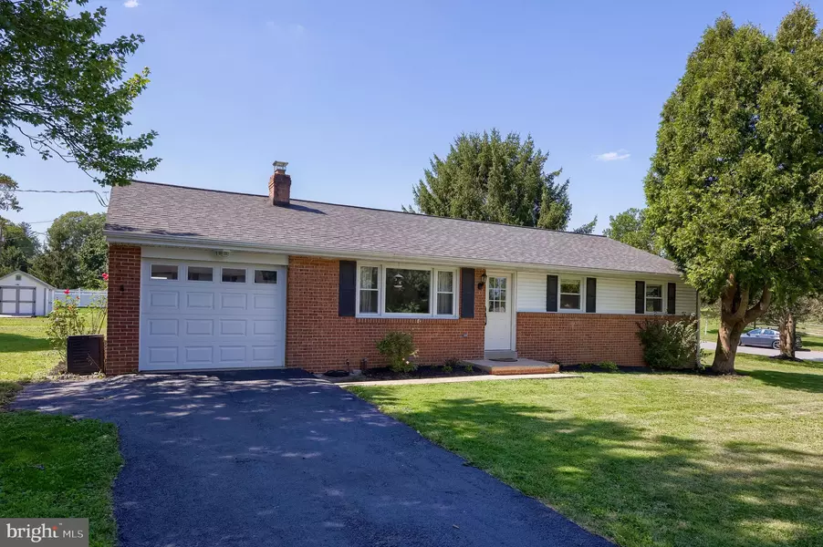 695 IMPERIAL DR, Lancaster, PA 17601