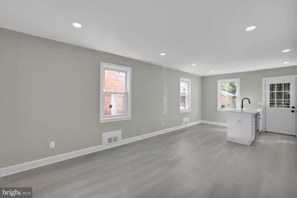 Washington, DC 20020,2411 SAVANNAH ST SE