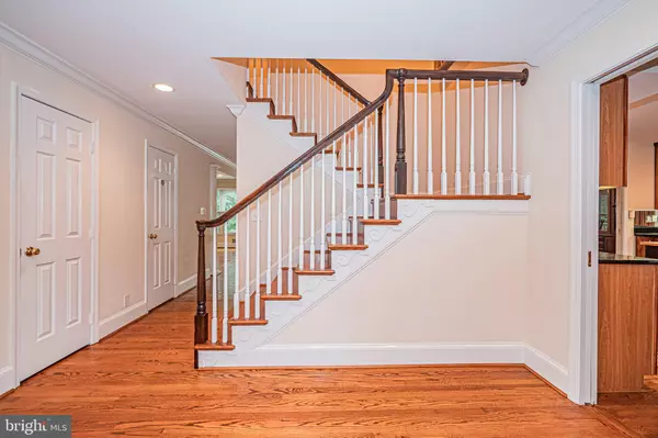 Alexandria, VA 22309,3906 RIVE DR