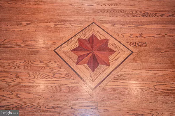 Alexandria, VA 22309,3906 RIVE DR