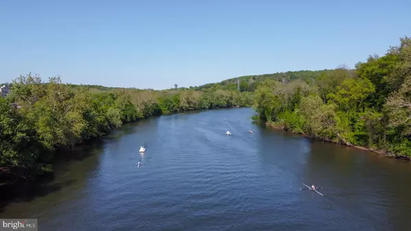 Conshohocken, PA 19428,951 RIVERPLACE DR #51O