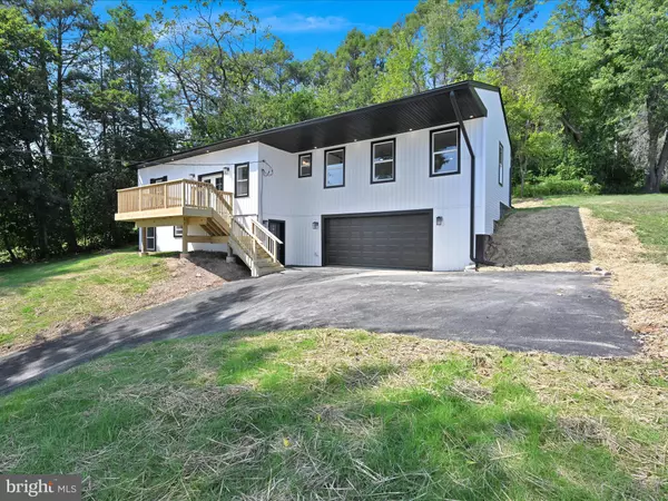 1056 W LEESPORT RD, Leesport, PA 19533