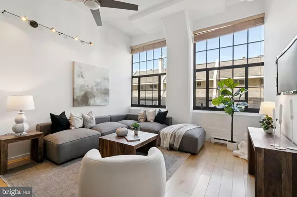 Philadelphia, PA 19103,2429-41 LOCUST ST #318