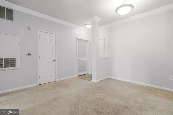 Alexandria, VA 22304,4862 EISENHOWER AVE #272