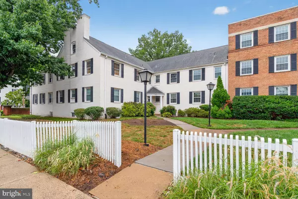 1315 S WALTER REED DR S #204, Arlington, VA 22204
