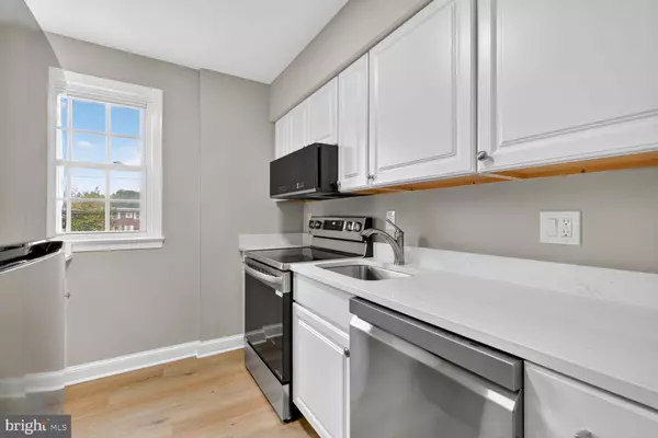 Arlington, VA 22204,1315 S WALTER REED DR S #204