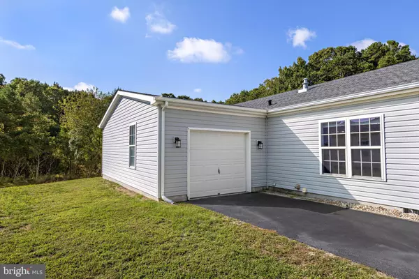 Manahawkin, NJ 08050,40 PINE GROVE AVE