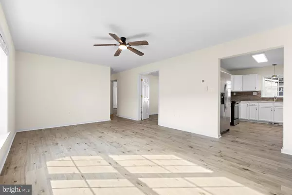 Manahawkin, NJ 08050,40 PINE GROVE AVE