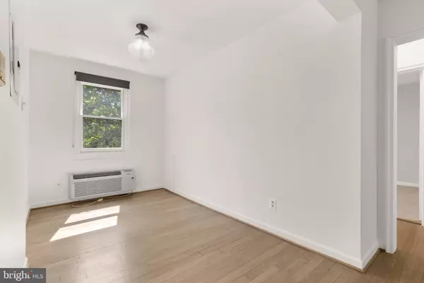 Chevy Chase, MD 20815,4818 CHEVY CHASE DR #303