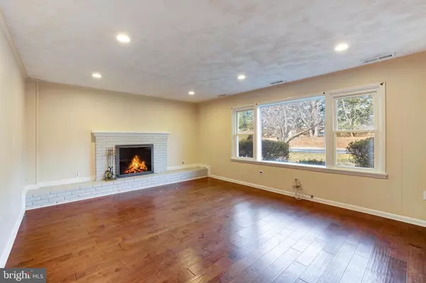 Vienna, VA 22180,1013 WESTBRIAR DR NE
