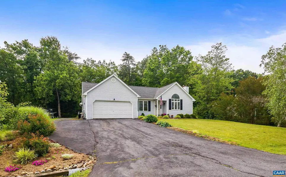 12 SPRINGER RD, Stuarts Draft, VA 24477