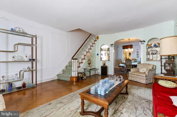 Philadelphia, PA 19131,5933 WOODCREST AVE