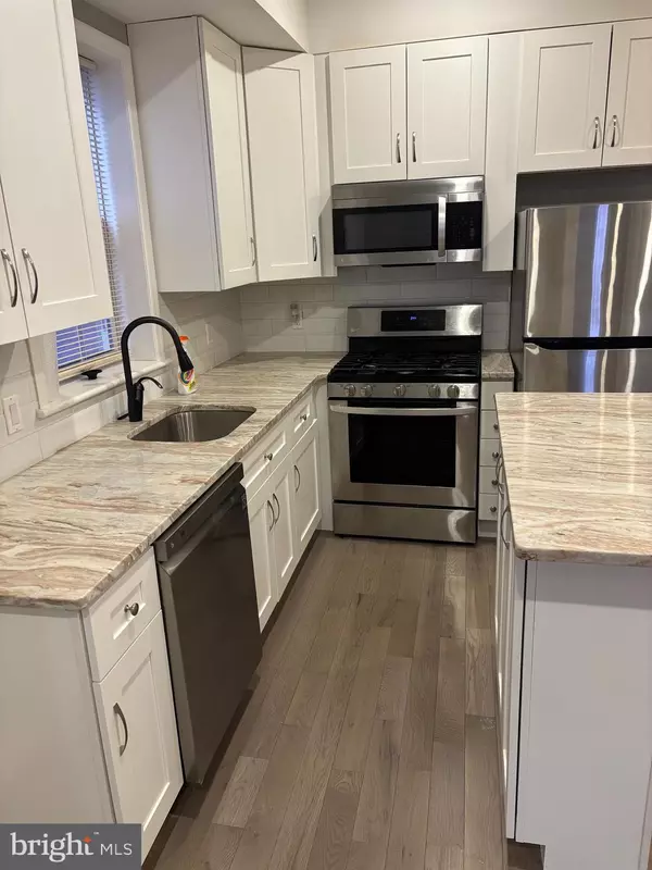 Philadelphia, PA 19104,216 BUCKINGHAM PL #2