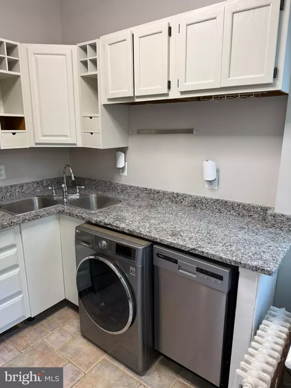 Washington, DC 20003,318 N CAROLINA AVE SE #1