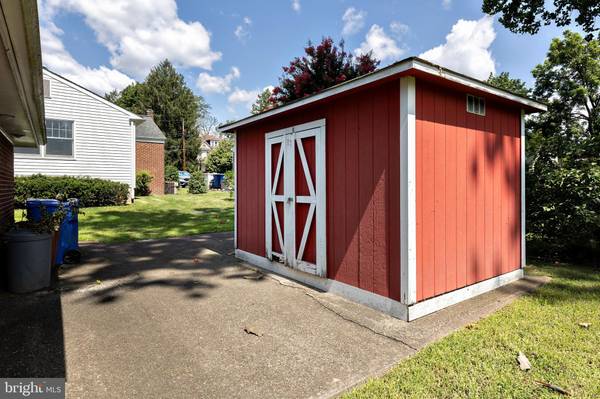 Laurel Springs, NJ 08021,427 W MAPLE AVE