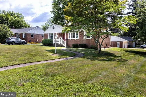 Laurel Springs, NJ 08021,427 W MAPLE AVE