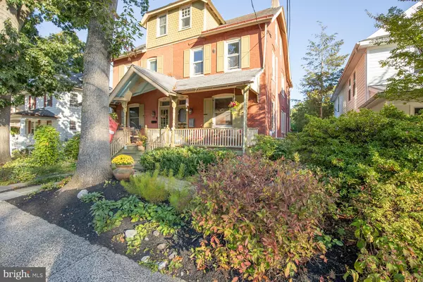 284 E COURT ST, Doylestown, PA 18901