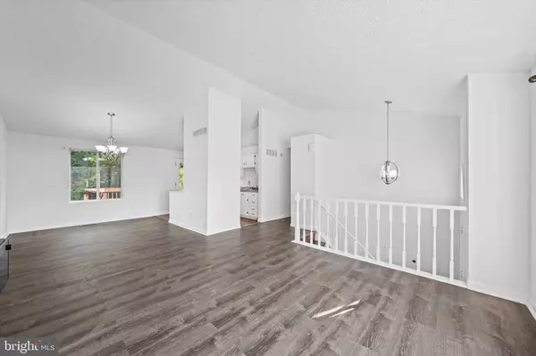 Manassas, VA 20110,10285 LONG HILL CT