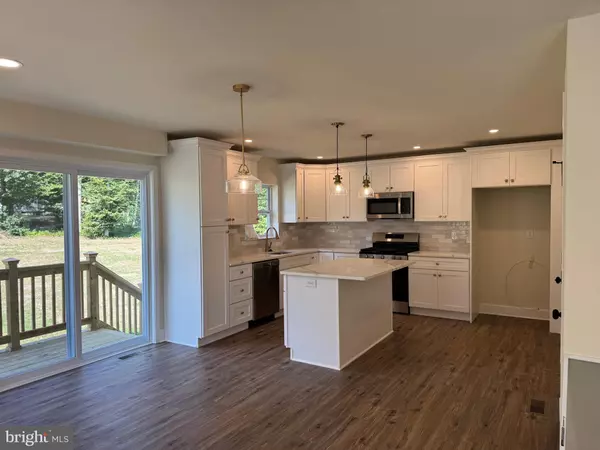 Deptford, NJ 08096,429 FERN AVE