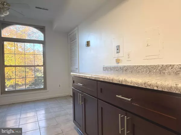 Annandale, VA 22003,3300 WOODBURN VILLAGE DR #23