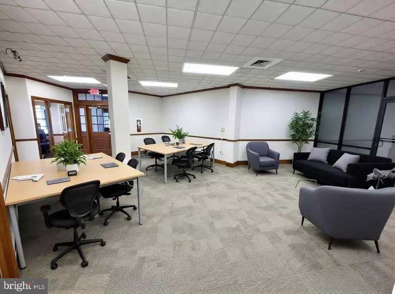 24 S 3RD ST #103, Oxford, PA 19363