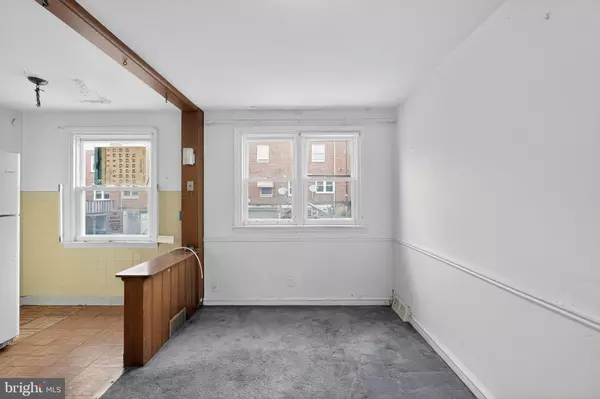 Philadelphia, PA 19120,689 MAYFAIR ST