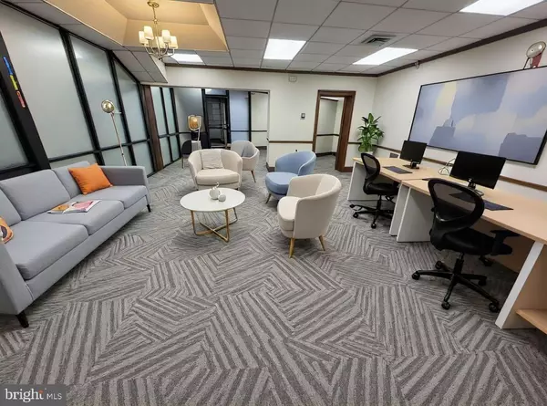 Oxford, PA 19363,24 S 3RD ST #105