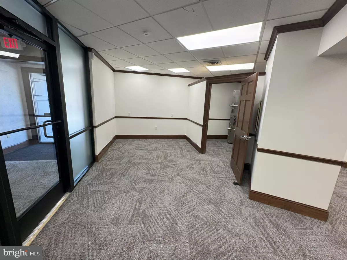 Oxford, PA 19363,24 S 3RD ST #105