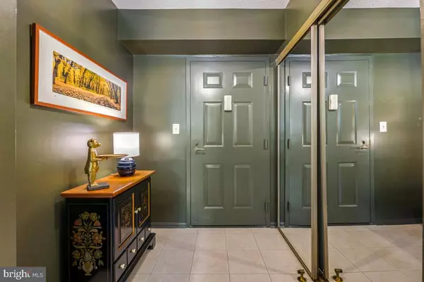 Alexandria, VA 22303,5904 MOUNT EAGLE DR #401