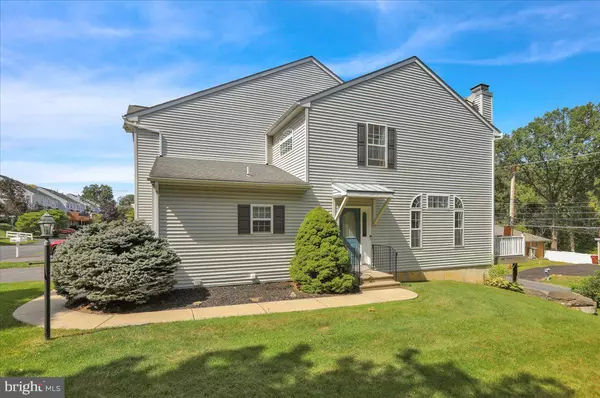 Whitehall, PA 18052,301 HAWTHORNE LN