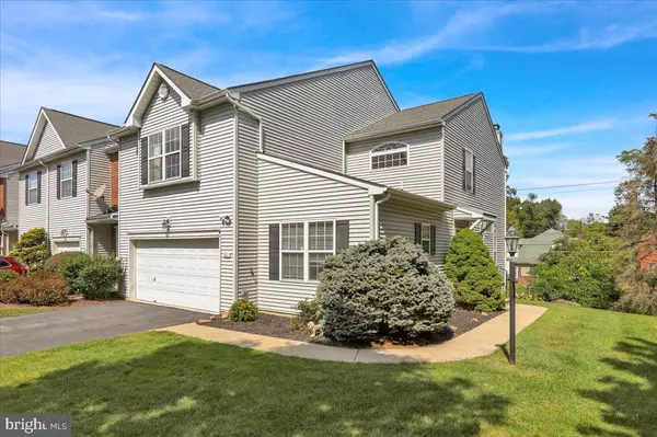 301 HAWTHORNE LN, Whitehall, PA 18052