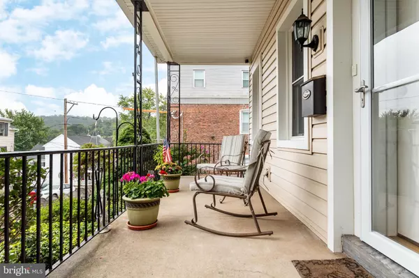 Conshohocken, PA 19428,107 CEDAR AVE