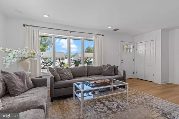 Bellmawr, NJ 08031,408 WINDSOR DR